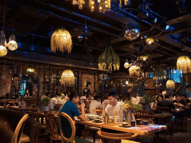 疫情突袭！春节档电影下架，生鲜店囤货烂在店里，多行业遭殃