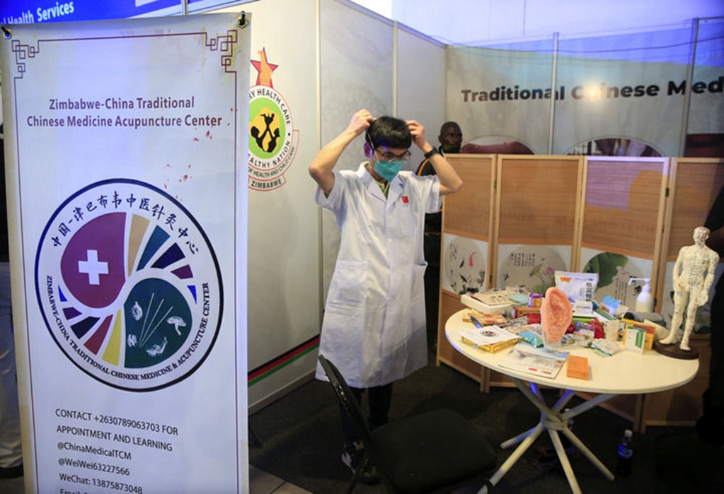 新冠疫情下中医药全面参与中国防控，积极助力全球抗疫