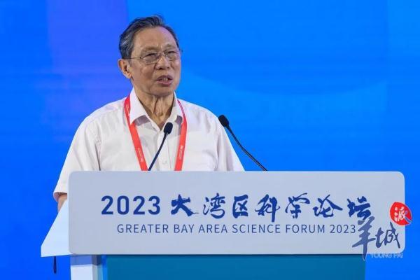 钟南山：能覆盖XBB变异株的新冠疫苗已初步获批，很快面世