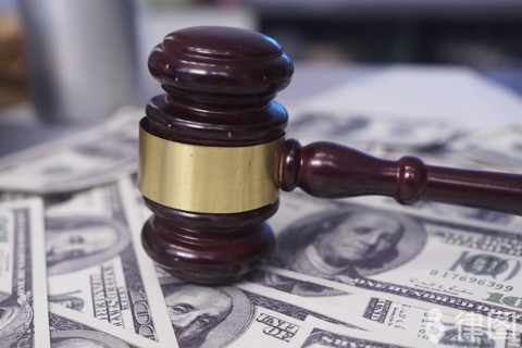 疫情隔离期间算年假吗？劳动者上下班感染新冠算工伤吗？