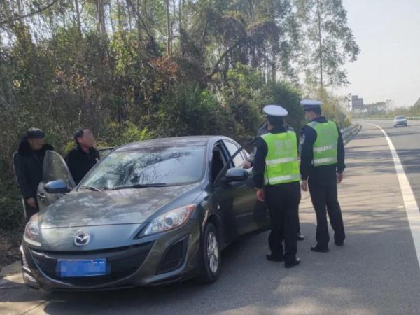 高速公路应急车道莫随意停车,这些行为会被处罚