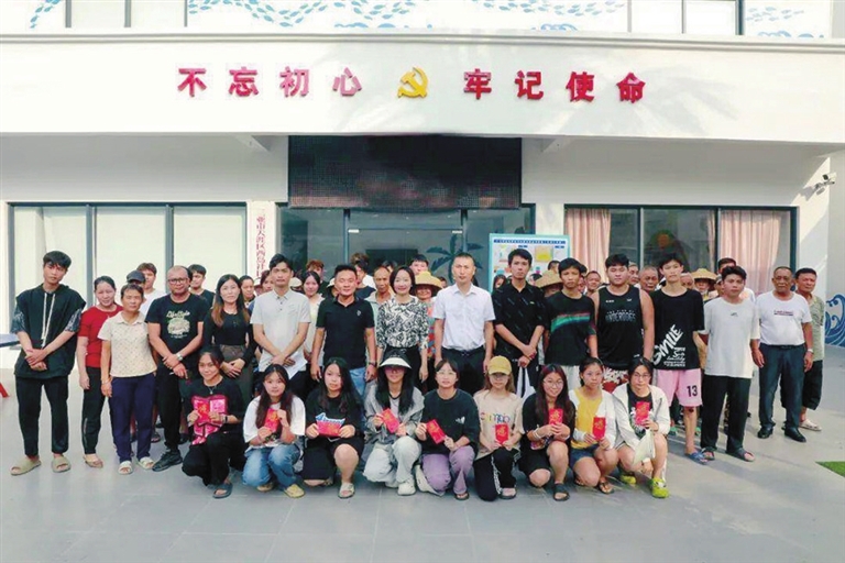 西岛社区81名大学生获助学金，本科生每人5000元专科生3000元