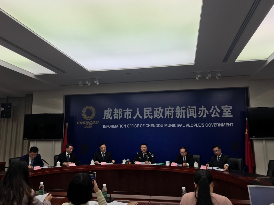 成都启用新能源汽车专用号牌，可享不限行等优惠政策