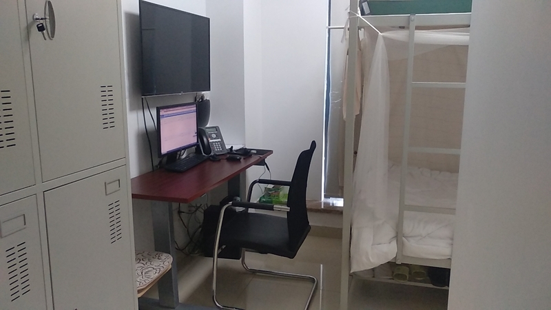 疫情反复致心理热线求助量飙升,志愿者倾听安抚焦虑者