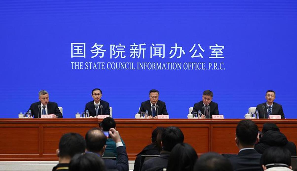 国家卫健委发布疫情数据，多部门回应疫情防控相关问题