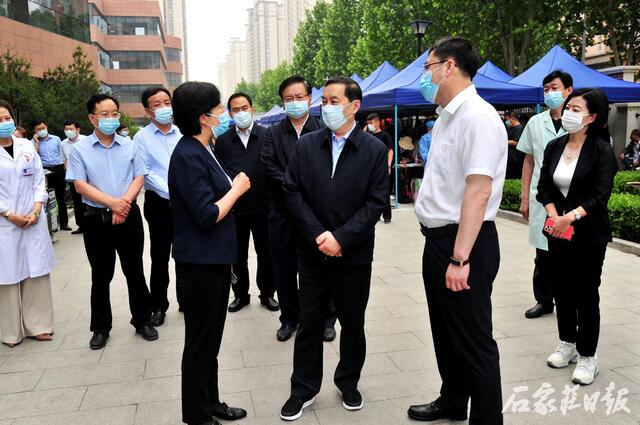 张超超调研疫情防控及疫苗接种工作，强调有序推进